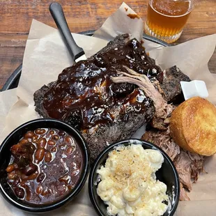Smokin' Buffalo Ribs w/ Blackberry BBQ sauce, BBQ Baked Beans, Pulled Pork, Cornbread, Mac &amp; Cheese, Bell's Hopslam Beer