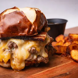  cheeseburger with fries