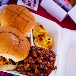Sandwich pulled pork brisket plate