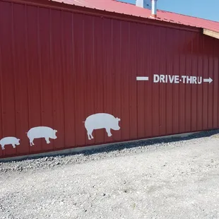 Follow the 3 little pigs to the market. Well not the market but to Smokin Joes BBQ.