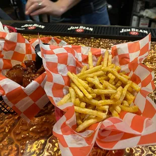 Boneless wings &amp; fries