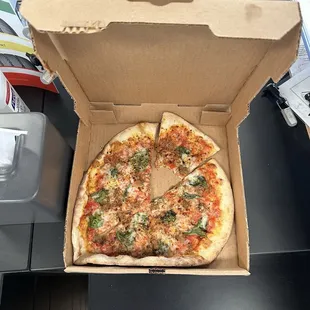 Margarita pizza w/italian sausage, oregano, and red pepper