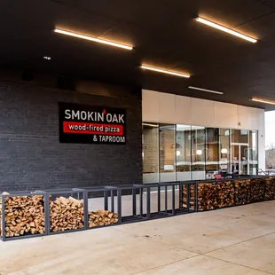  the entrance to smokin oak