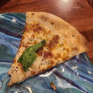 Alfredo-Licious Pizza