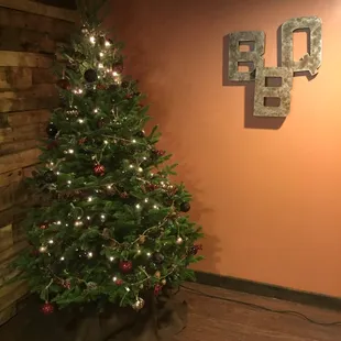  decorated christmas tree