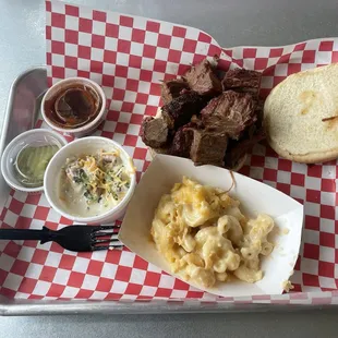 Burnt ends, macaroni and cheese piggely wiggely