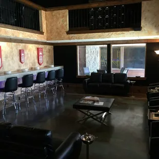 UPSCALE CIGAR LOUNGE FOR THE ELITE SMOKERS!!!!