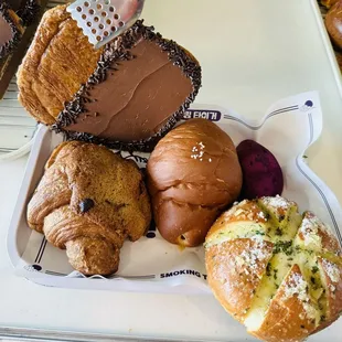 Nutella Kroong-ji (pressed croissant), cookie croissant, salt bread, sweet potato mochi, cream cheese garlic bread!!