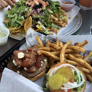 Bacon &amp; Blue Burger ; Nachos