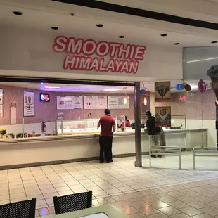 the inside of a fast food restaurant