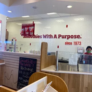 the counter and counter area of a fast food restaurant