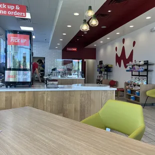 the interior of a fast food restaurant