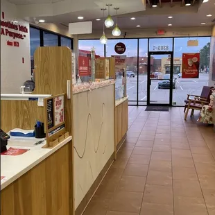 the inside of a fast food restaurant