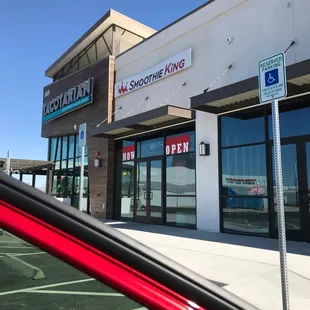 Smoothie king on Blue diamond