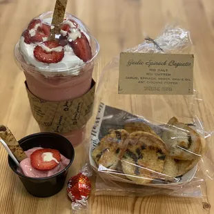 Strawberry blossom cheesecake smoothie &amp; Garlic spinach baguette