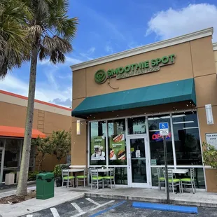 the outside of the restaurant
