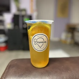 Lychee white peach fruit tea? I guess? The orange slice makes it seem deceptively not so.