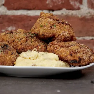food, chicken wings and fried chicken