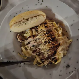 Fettucine Alfredo w/ Chicken