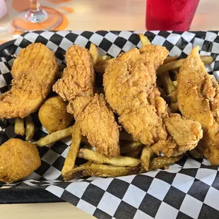 fried chicken, fried chicken wings, chicken wings and fried chicken, food, chicken, bbq chicken, chicken wings, bbq wings, poultry