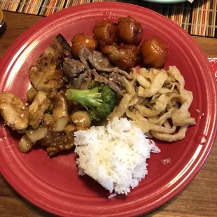 White rice, Sweet and Sour Pork, Plain Homemade Noodles, Cashew Chicken, Beef with Brocolli