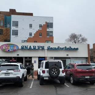 ramen and noodles, outside