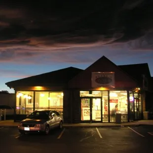 Snarf's on Arapahoe at night