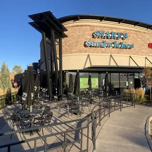 the outside of a restaurant