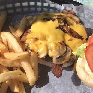 Excellent bacon burger!!! Great prices!