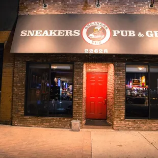 the front of the restaurant at night