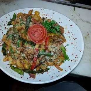 a plate of pasta and vegetables