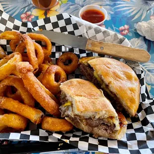 SneakyTiki Restaurant & Brewery