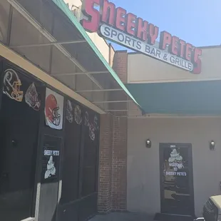 Outside Sneeky Pete&apos;s