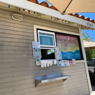 the outside of a restaurant