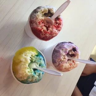 3 cups of snow ball w/ 2 flavors for each