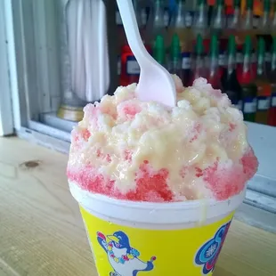 Strawberry cheesecake with cream