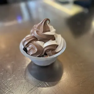 Soft serve chocolate and vanilla - oat milk based