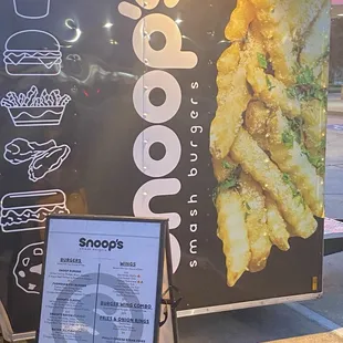 Snoop&apos;s smash burgers