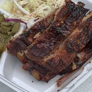 Ribs with coleslaw and green beans