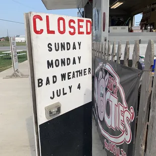 closed sign and closed sign