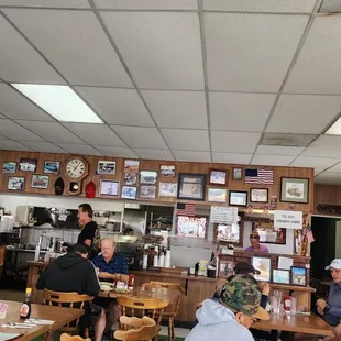 Quick look at the kitchen and the internal decorations.