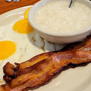 Two eggs, bacon, and grits