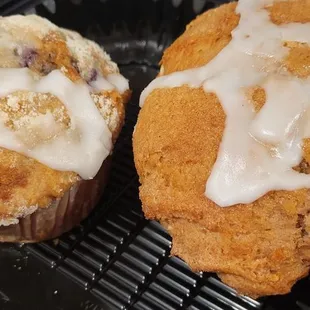Blueberry muffin and cinnamon and peaches muffin