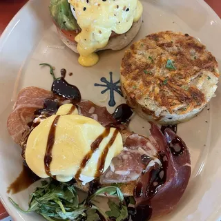 Smashed Avocado Benny*