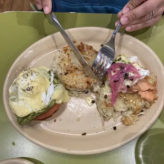 Smashed Avocado Benny*