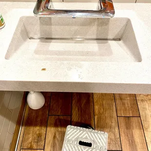 This sink is too cool....soap, water, dryer all-in-one! Plus, a stool for the littles!