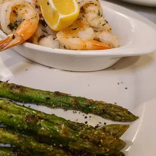 Ideal shrimp with asparagus