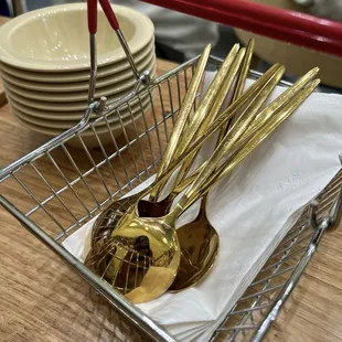 Cute utensil basket