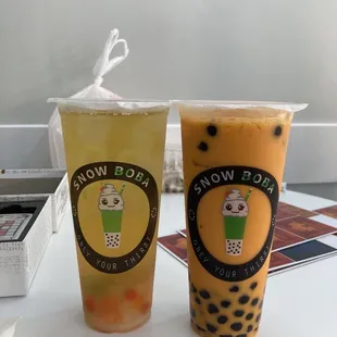 Refreshing green guava fruit tea and thai milk tea