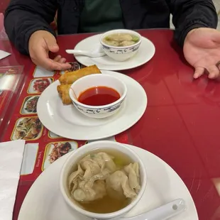 Wonton soup Egg Rolls (3)